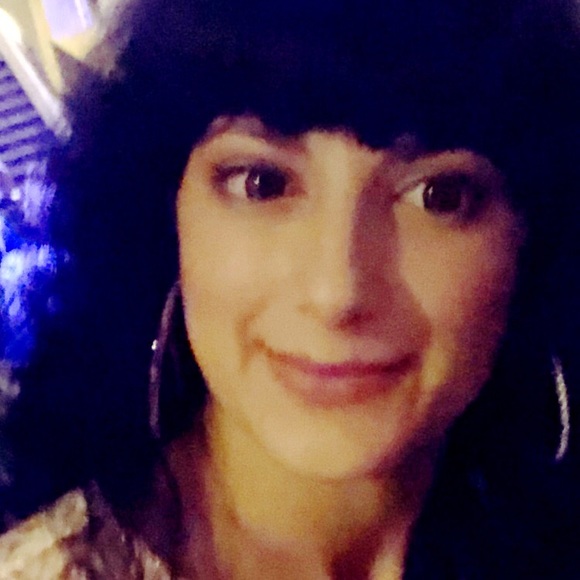 Meet your Posher, Gabby - Picture 2 of 4